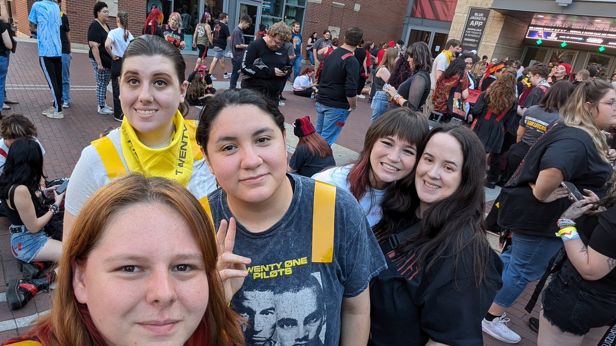 .Melissa • • tweet media