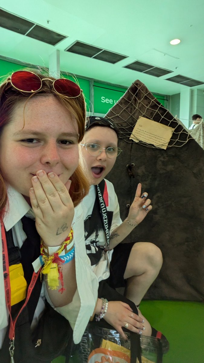 .Melissa • • tweet media