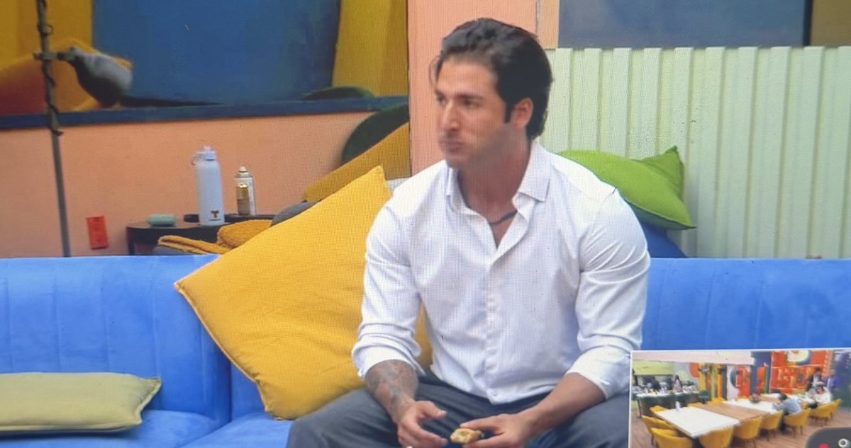 andasola tweet media