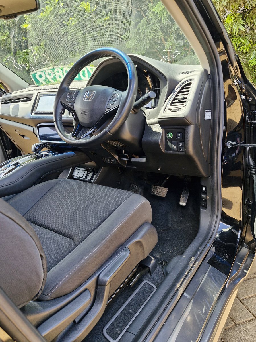 edwardmanthi's tweet photo. KDX Honda Vezel Hybrid 57,000km
2.7M https://t.co/RbDkDEPlpW