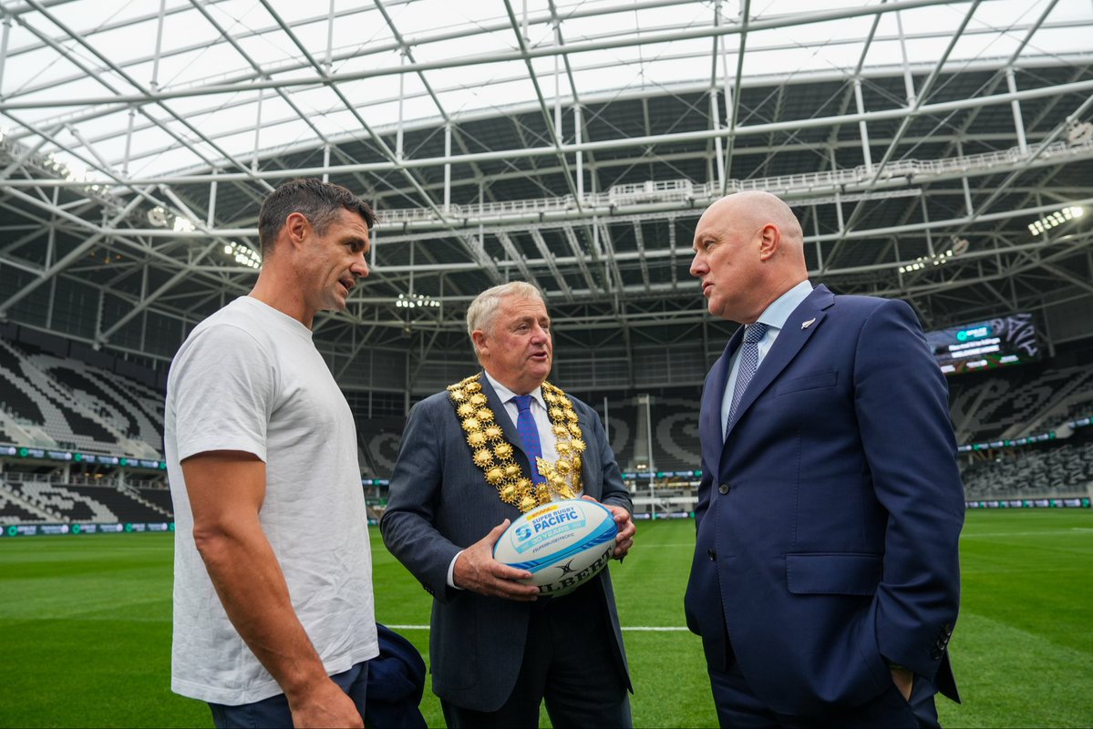 Christopher Luxon tweet media