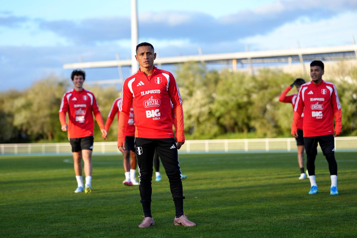 ⚽️🥅🇵🇪 Bicolor prueba nueva fórmula
De la mano del Mano Menezes, la selección absoluta de fútbol inició un paulatino recambio generación y ya entrena en Francia <a href="/SeleccionPeru/">La Bicolor</a> 
🗞️Leer 👉🏽tinyurl.com/4cycetrr
📸Fotos FPF