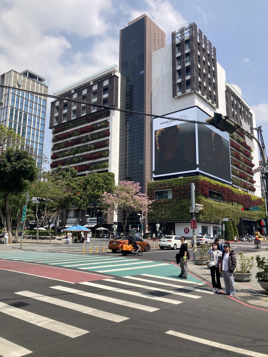 Janice 🟧 tweet media