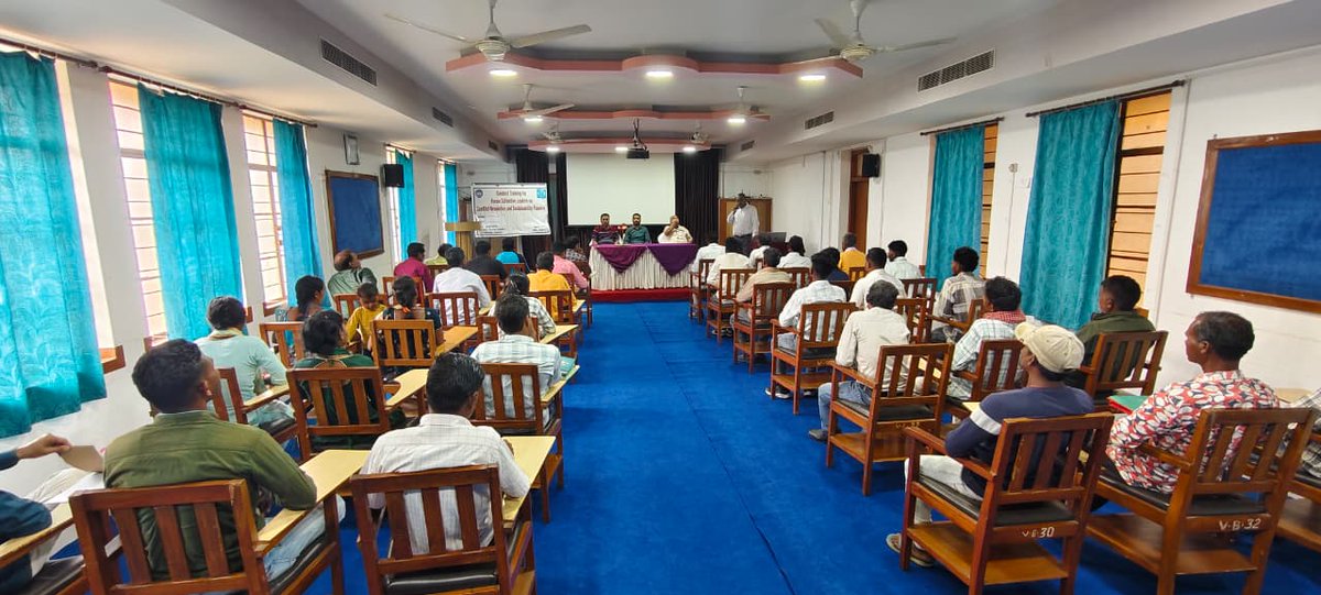 samekit_k's tweet photo. ✨ Empowered Leadership, Empowered Society ✨
A 2-day workshop at Vikas Bharti, Jamshedpur by Samekit Jan Vikas Kendra 🌱
45 leaders from Potka &amp; West Singhbhum came together for learning &amp; growth 🤝
#EmpoweredLeadership #SJVK #DKA #Jamshedpur https://t.co/YwQoue6G8E
