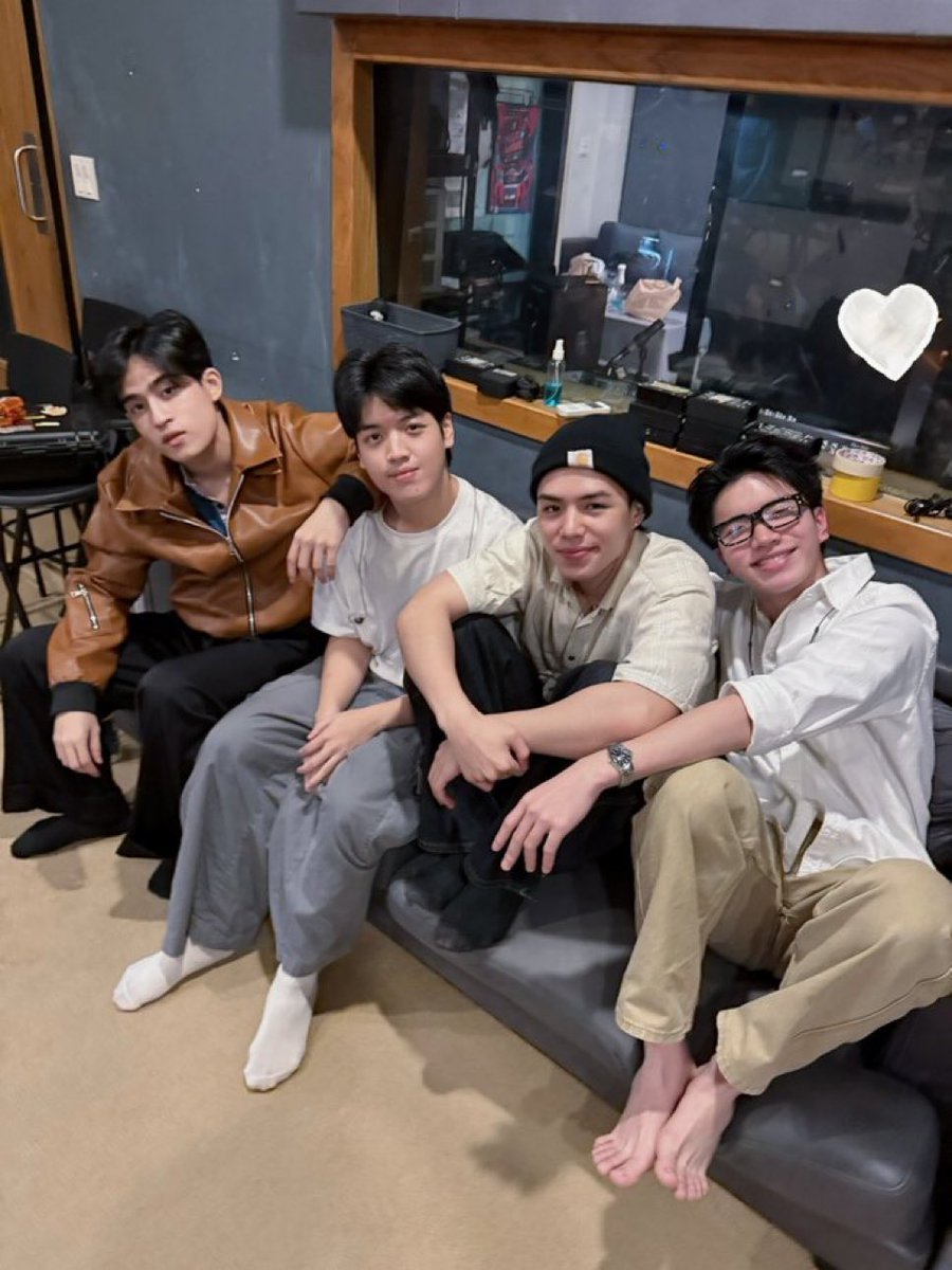 finding sushi กุ้ง🍣 tweet media