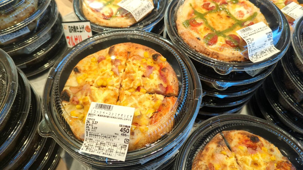 焼きたてピザも並んでます！！！🍕 マルゲリータ、コーンベーコンなど