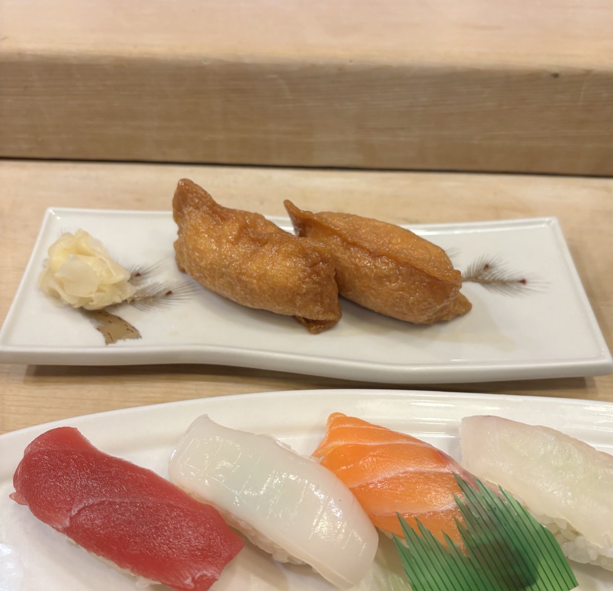mugitora__xxx's tweet photo. 今日のランチは席押え3000円クーポン使って10円おしゅし🍣

シャリもでかくて食べ応えあり😋
いなり寿司で微調整🙌
ご馳走様でした！

 #誠寿司 https://t.co/bNBH5DrhxM