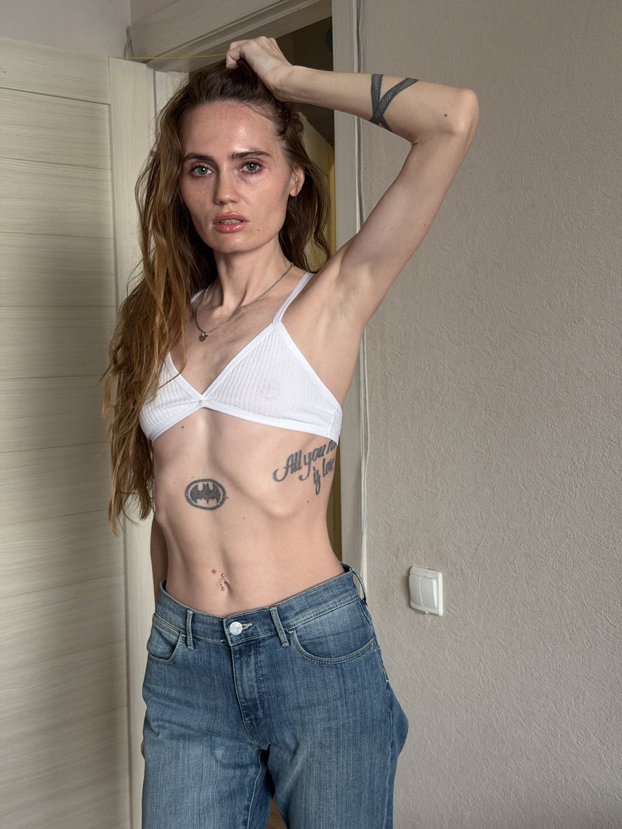 малышка на миллиард tweet media