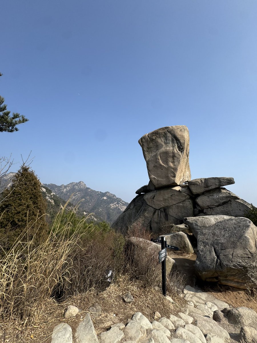 h33eew's tweet photo. 리프레쉬가 필요하다면
혼.등(혼자등산)을 추천합니다... ⛰️⛰️ https://t.co/HZrvGE8l6R
