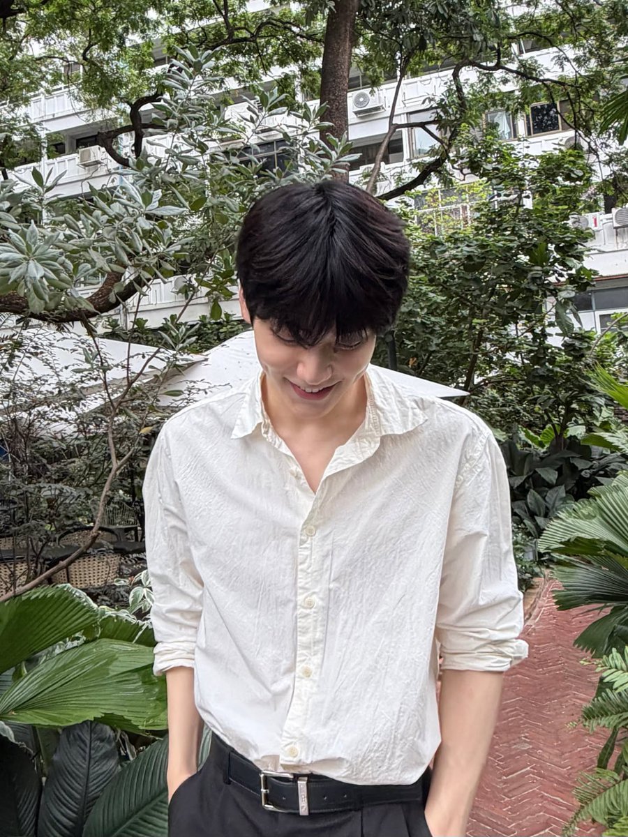 ebumaa's tweet photo. ตัวอย่างของคนที่ normalize การไม่รีดเสื้อแล้วยังดูดี ใช้ชีวิตได้ เริ่ดเลยล่ะ https://t.co/ju7rHai4Ua