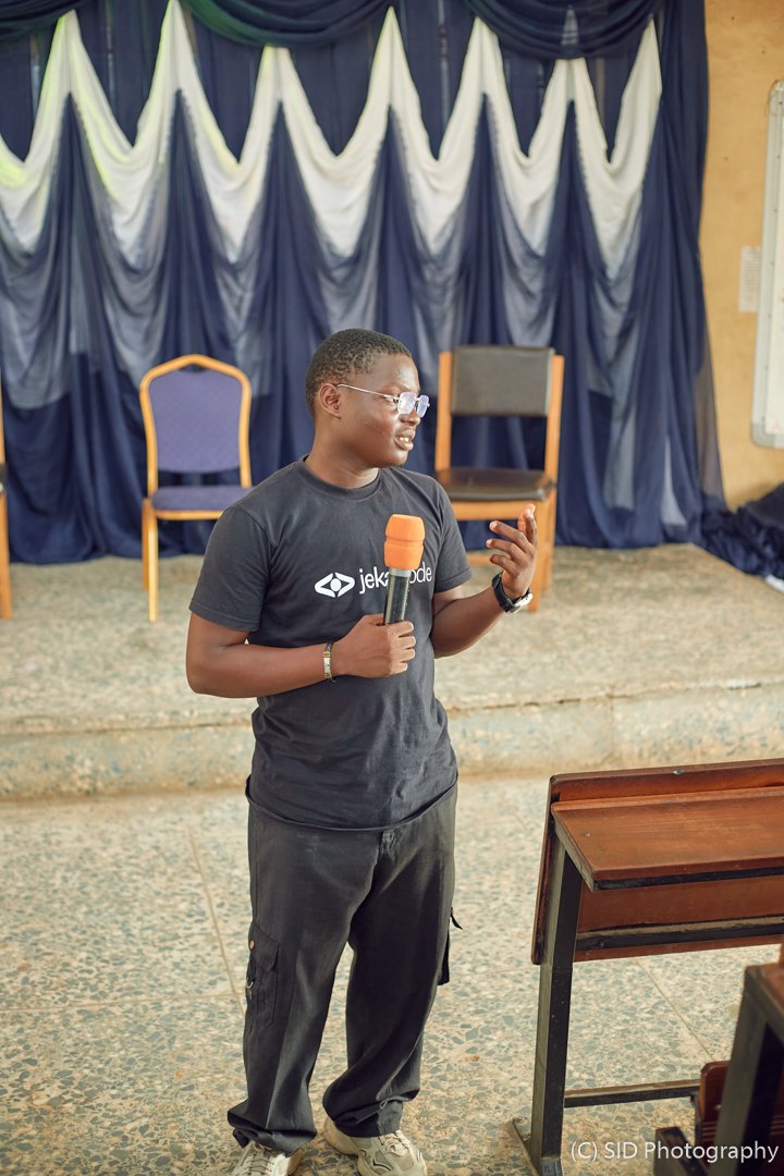 Adeola Lasisi tweet media