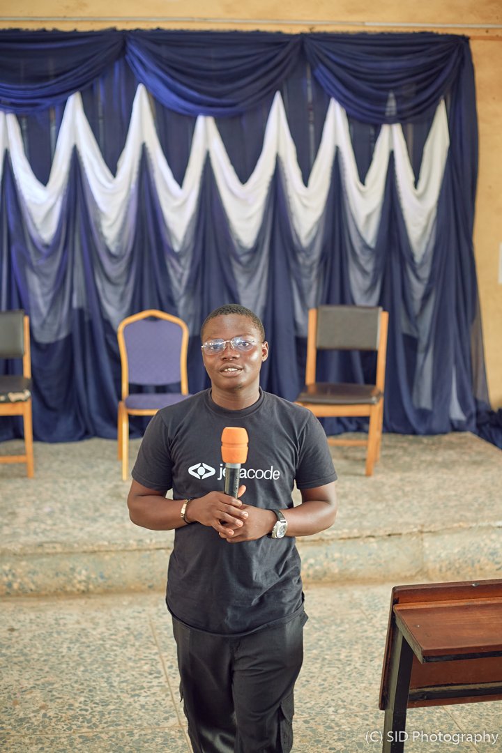 Adeola Lasisi tweet media