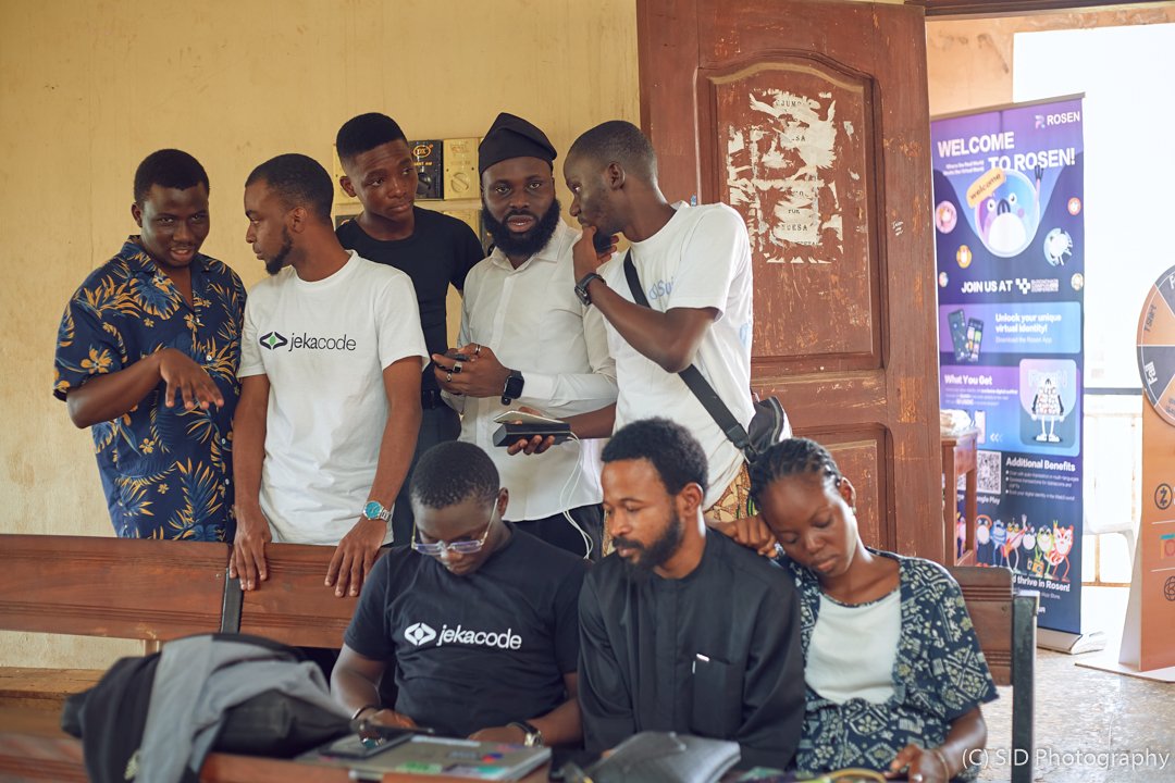 Adeola Lasisi tweet media