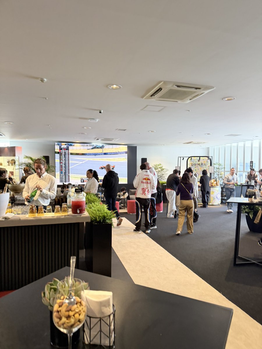 こばたく tweet media