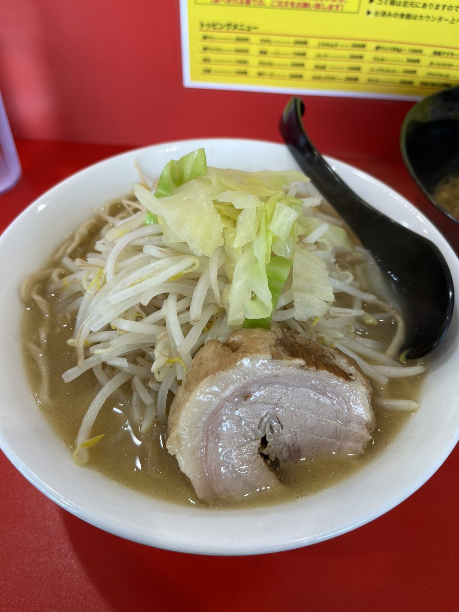 high62man14's tweet photo. 今日暑いから←冷やし中華食べようと思ったけど二郎系で→塩ラーメンは珍しいなと思って塩食べたけど気持ちあっさり目で美味かった(*´﹃｀*) https://t.co/hhAx6QUC65