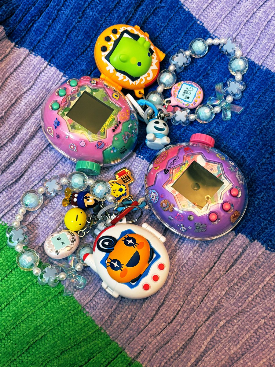 mii6215's tweet photo. 娘と一緒にたまごっちパラダイスをしています❤️最近は周りの友達(私の)も数人たまパラはじめたので、たま友とたまごっち会をして楽しんだり💓中2の娘も一緒に受け入れて遊んでくれる周りの友達にも感謝です❤️シールを貼る程度ですがデコるのも楽しい〜🫶
#私のこんな一面知ってください
#fammスクール https://t.co/FcrYPfF5Du