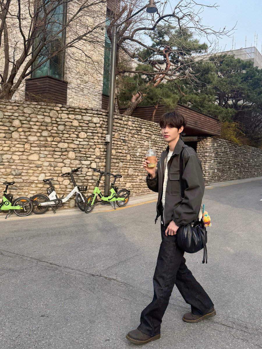 CLOSE YOUR EYES BASE tweet media