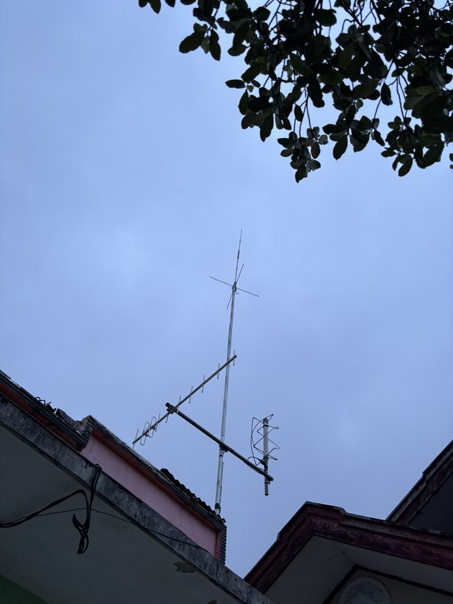YD2CLX's tweet photo. LORA APRS Tracker testing. 100 milliwatt over Lilygo TTGO 433mhz https://t.co/ZAm7FtjzO9