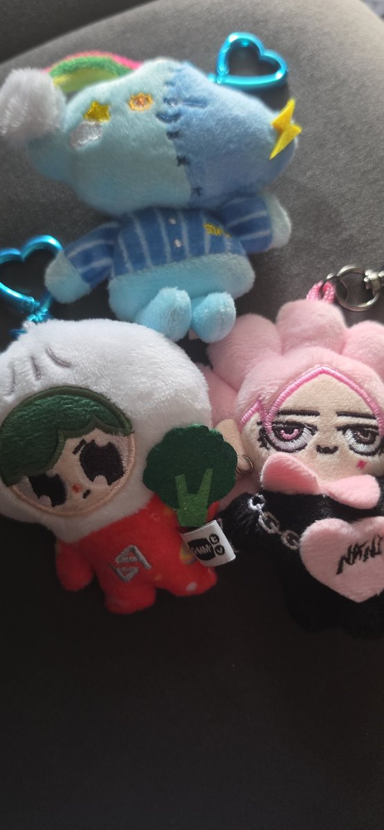 Hirunkit Nani tweet media