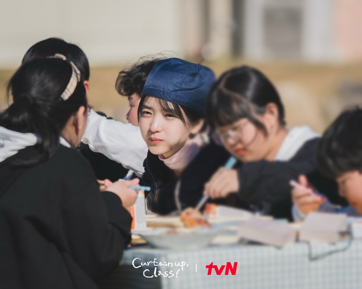 tvN_Asia's tweet photo. Happy mealtime moments with the kids, capturing every heartwarming, laughter-filled memory ๐โฃ
โฃ
#CurtainUpClass โฃ
Every Friday 22:30 (GMT+8)โฃ
โฃ
#tvNAsia #BestKoreanEntertainment #KimTaeRi #ChoiHyunWook #Kangnam #CodeKunst #AhnSungJae https://t.co/A7vhm53ucD
