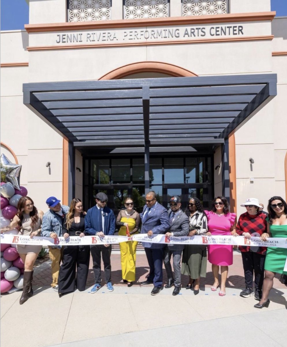 JenniRiveraOn's tweet image. Los hijos de La Diva inauguraron Jenni Rivera Performing Arts Center en Long Beach 🦋👏🏻  #Legacy