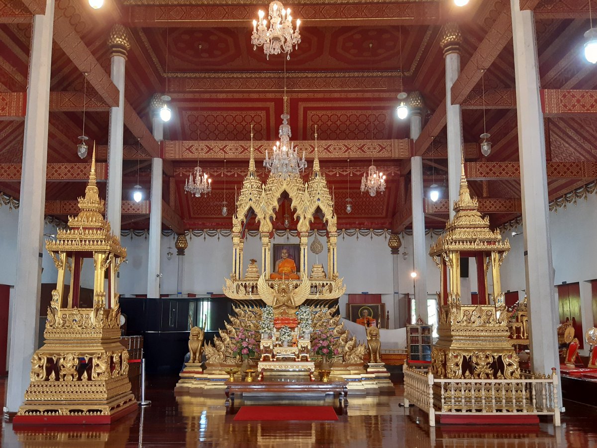 Little_n88's tweet photo. I visited Wat Pak Nam Phasi Charoen to pay respects to the Buddha. What I saw was incredibly beautiful. I was truly amazed by the skill of Thai craftsmen.🙏🏻🇹🇭 #Thaitemple #WatPakNamPhasiCharoen #Exquisite #Thaisculpture #Thaicraftsmen #Thaiarchitecture #amazingthailand https://t.co/jDalAsNkm5