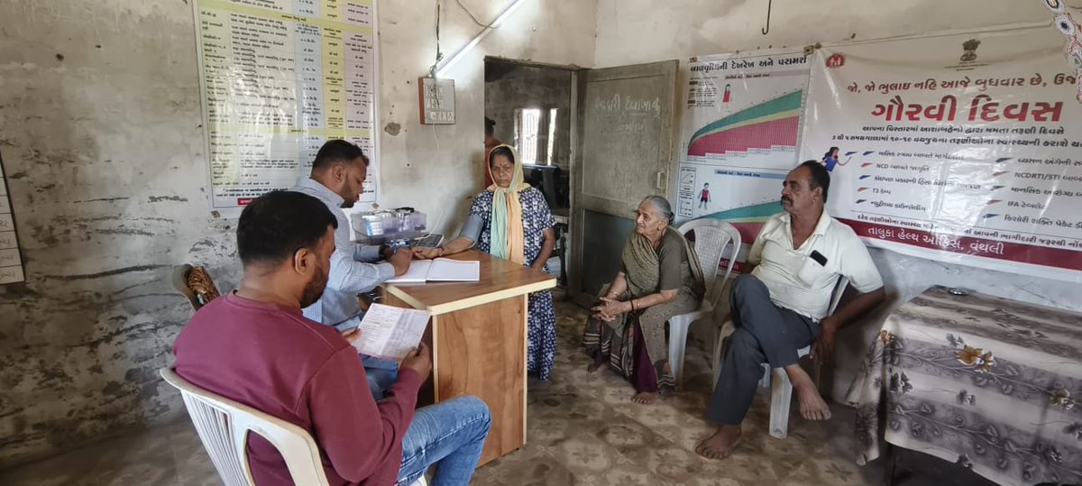 HwcBantiya's tweet photo. આજ રોજ નવલખી ગામ ખાતે #NCDDAY ની ઉજવણી કરવામાં આવી તેમાં ડાયાબિટીસ, બીપી ચેક અપ કરવામાં આવ્યું #PMJAY કાર્ડ કાઢવા માં આવ્યા અને જરૂરી માર્ગદર્શન આપવામાં આવ્યું.. #NcdBeat #Pmjaycard #provadolíder #HealthAwerness #HealthHabits #Algérie #NiramayHealthDay https://t.co/NBvtT7UkXw