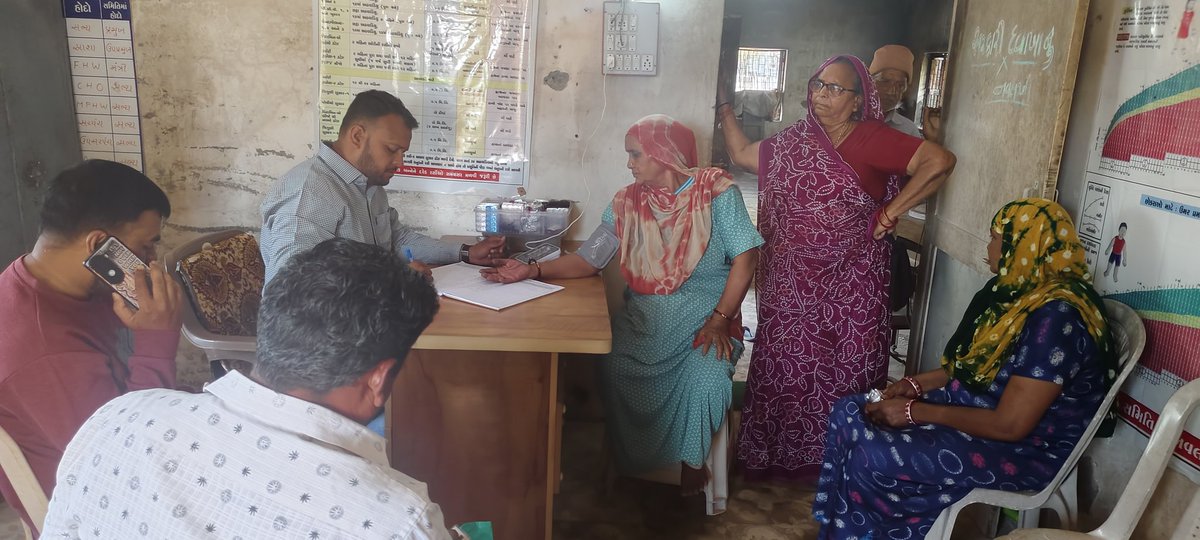 HwcBantiya's tweet photo. આજ રોજ નવલખી ગામ ખાતે #NCDDAY ની ઉજવણી કરવામાં આવી તેમાં ડાયાબિટીસ, બીપી ચેક અપ કરવામાં આવ્યું #PMJAY કાર્ડ કાઢવા માં આવ્યા અને જરૂરી માર્ગદર્શન આપવામાં આવ્યું.. #NcdBeat #Pmjaycard #provadolíder #HealthAwerness #HealthHabits #Algérie #NiramayHealthDay https://t.co/NBvtT7UkXw