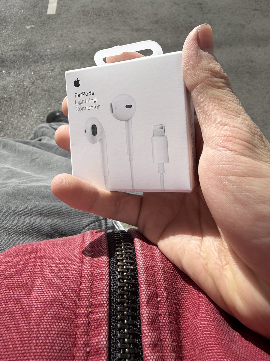 めたりか tweet media