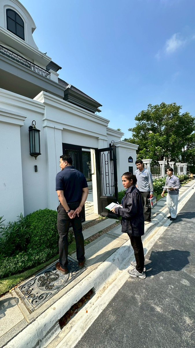 Uthaisangsuk's tweet photo. วันนี้ที่นาราสิริ พหล – วัชรพล
ทีม Sansiri Home Care ลงพื้นที่ตรวจสุขภาพบ้านให้ลูกบ้าน Home Check Up ครบ 8 หมวด

ตั้งแต่โซลาร์เซลล์ เครื่องปั๊มน้ำ ถังน้ำดี ไปจนถึงระบบความปลอดภัย พร้อมแนะนำวิธีดูแลเบื้องต้นโดยทีมผู้เชี่ยวชาญ เพื่อให้การอยู่อาศัยมั่นใจได้ในระยะยาวครับ 🐘🐘🐘 https://t.co/6qZA6G96OU