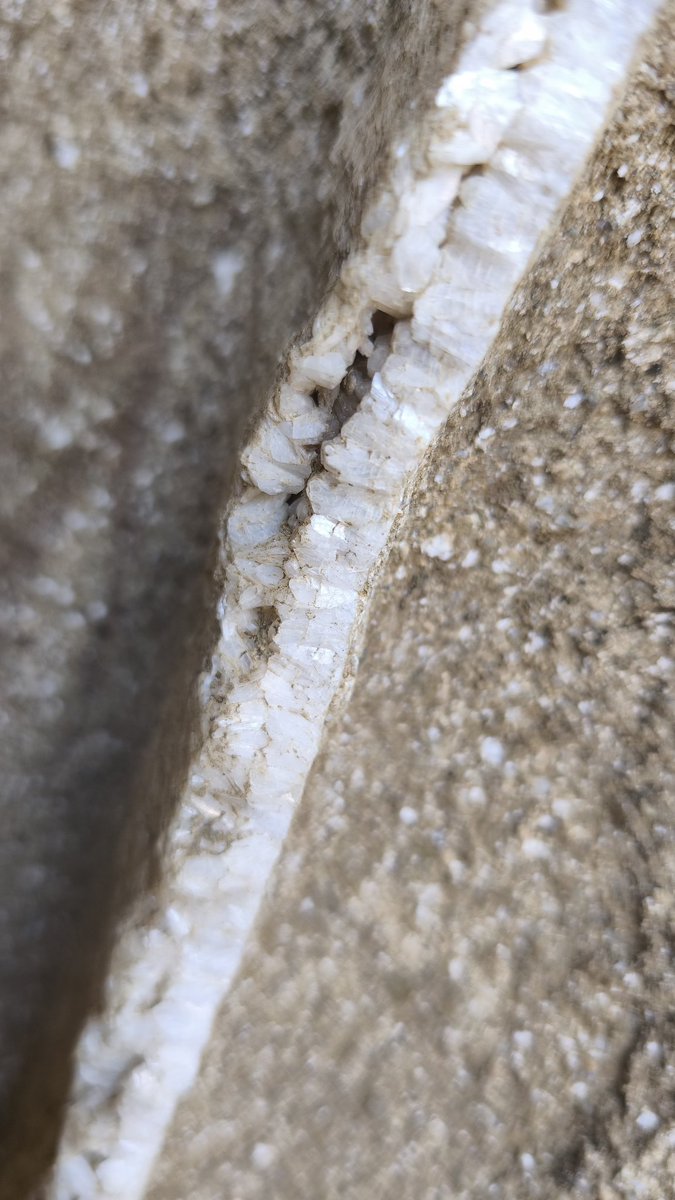 ごもも🍑宝石研磨しているVTuber tweet media