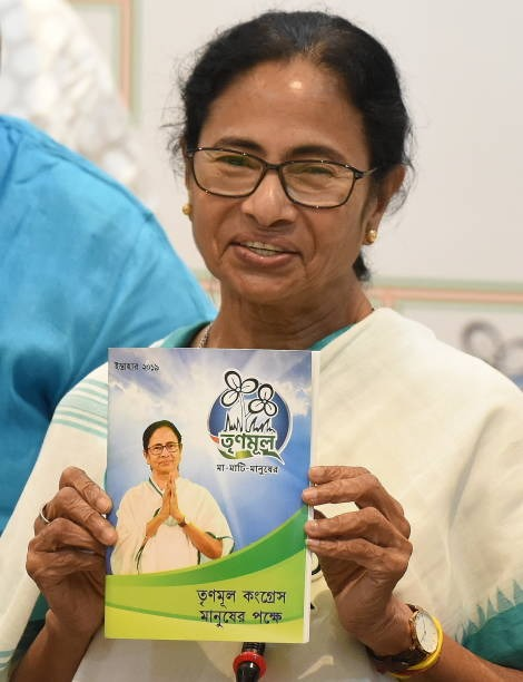 TMCinHistory's tweet photo. 🕒 2019

On this day of 27th March in 2019, Chief Minister Mamata Banerjee released the Trinamool Congress manifesto in Kolkata ahead of the Lok Sabha elections. https://t.co/aLXLR4Ghwm