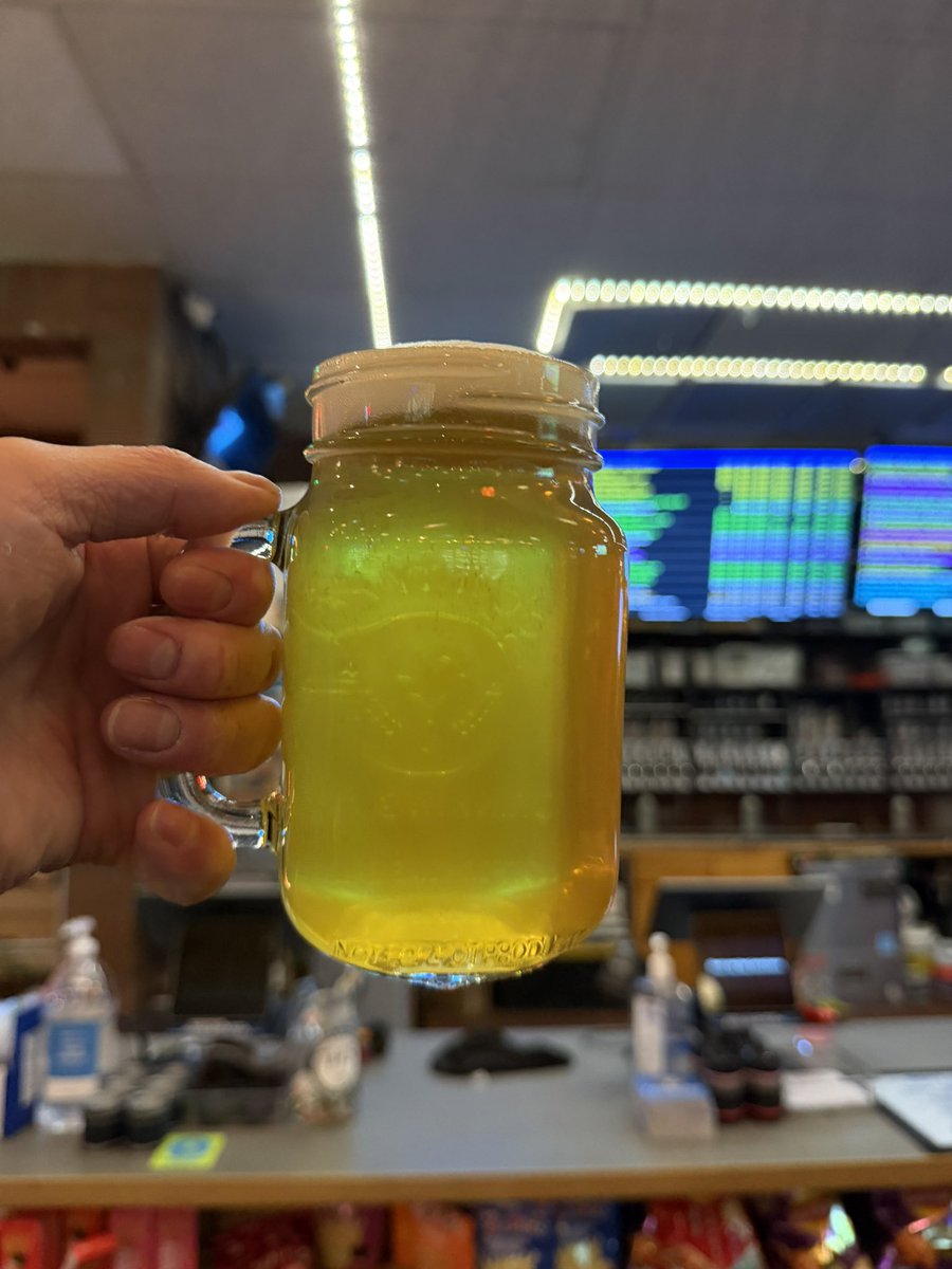 rihobeer2's tweet photo. ビアバーもすごく良かったです！気になってるChuckanut のKölschからはじめて、Brujos.structureコラボのTIPA、ベルギーのドリフォン、激推しのBizzareなどなど、、、美味しいビールをたくさん飲めました！ありがとうございました！ https://t.co/e1umTuVfdH
