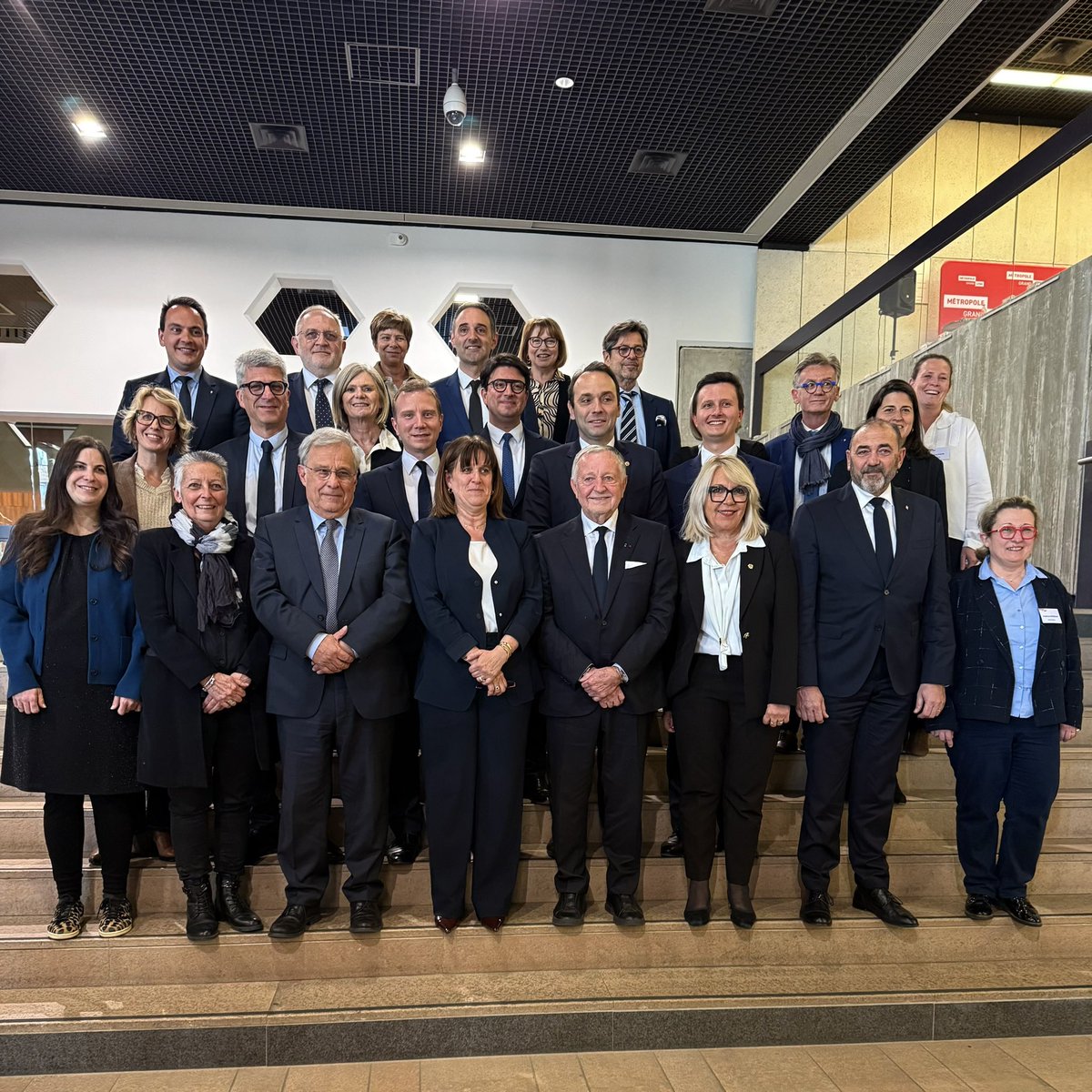 BastienJoint's tweet image. Une nouvelle étape commence.

Élu Vice-président de la Métropole de #Lyon aux côtés de notre Présidente @V_Sarselli.

Agir, protéger, décider. Remettre du bon sens, respecter les territoires et leurs Maires. 

Défendre enfin une écologie positive. 

#Métropole #Caluire