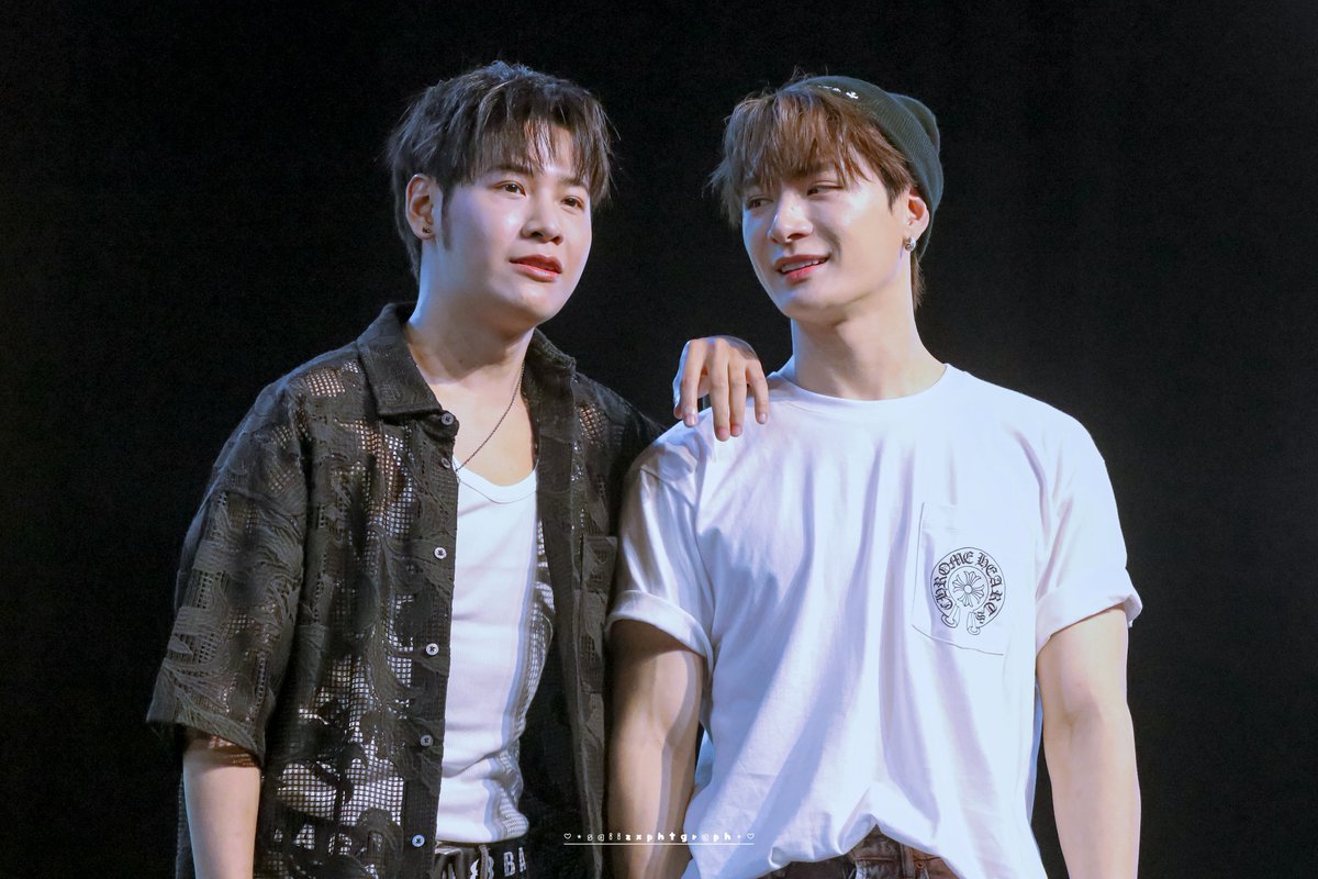 *s i n e e z* tweet media