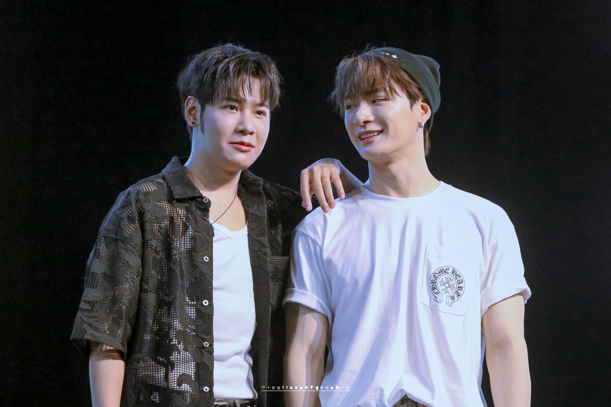 *s i n e e z* tweet media