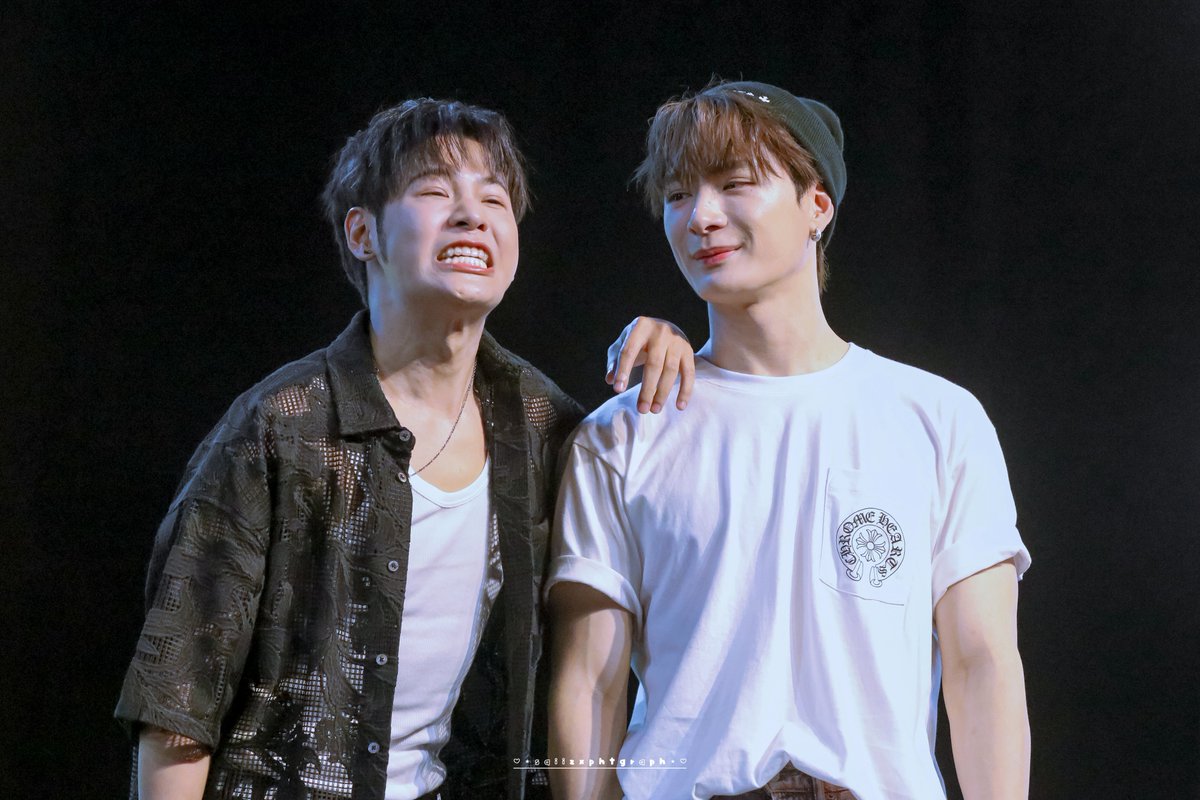 *s i n e e z* tweet media