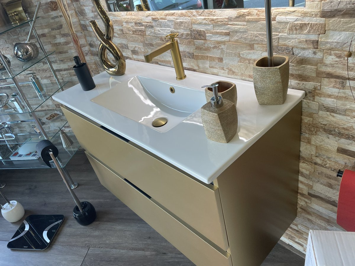 DolmenB's tweet image. Detalles en Expo@dolmenbaños  #escaparate #baños #bathroomdesign #mamparasdebaños