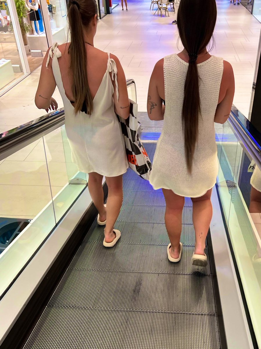 ButtyGirls's tweet photo. Mom and daughter, competing to see who has the better butt https://t.co/gC7JnAGBJ2