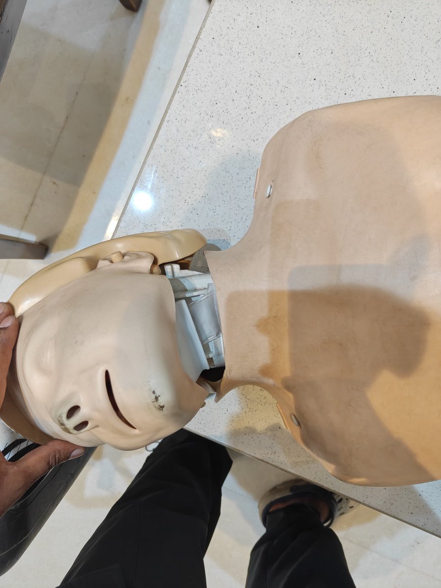 Secretarychandu's tweet photo. @IndiGo6E The customer stated that since the chain is broken, they will refund the payment. They asked to either accept ₹300 or they will close the case. https://t.co/PBhHToAWB6