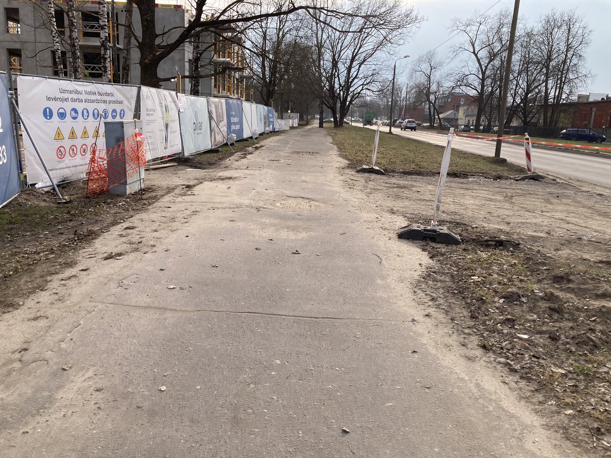 Baltā meitene tweet media