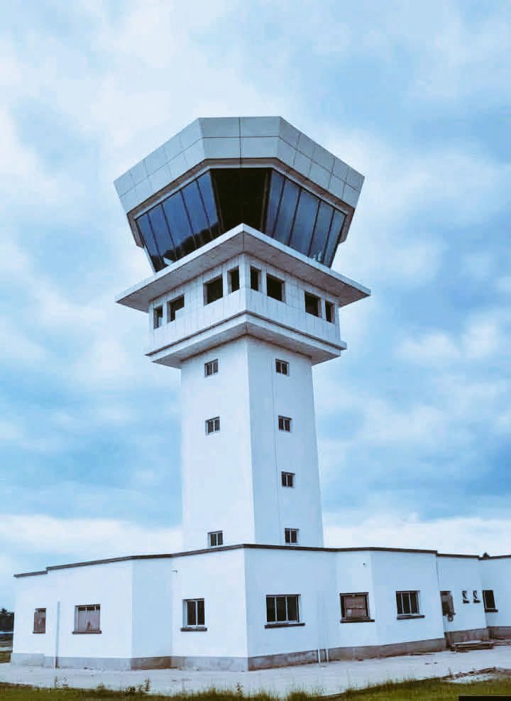 #RDC
#MBUJIMAYI 

La tour de contrôle de l'Aéroport international de MBUJIMAYI.
1 Avant.                                2  Après.