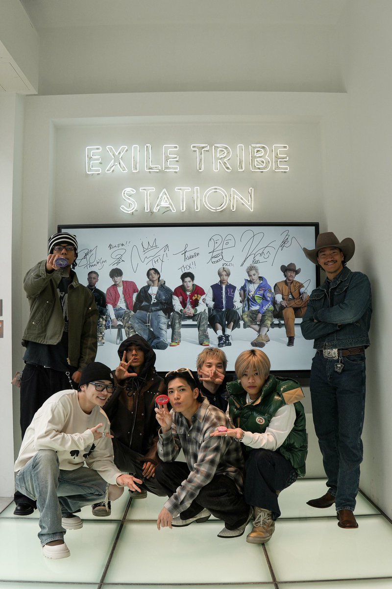 psyfe_official's tweet photo. [📸]

PSYCHIC FEVER JAPAN TOUR 2026 "THE ROOTS”
グッズ発売スタート✨

EXILE TRIBE STATION TOKYOへ
遊びに行きました！

┈┈┈
EXILE TRIBE STATION ONLINE STORE
https://t.co/wEOrkkxrsb
┈┈┈

@ETS__OFFICIAL 
#PCF_THEROOTS #PSYCHICFEVER https://t.co/LbKItgL1We