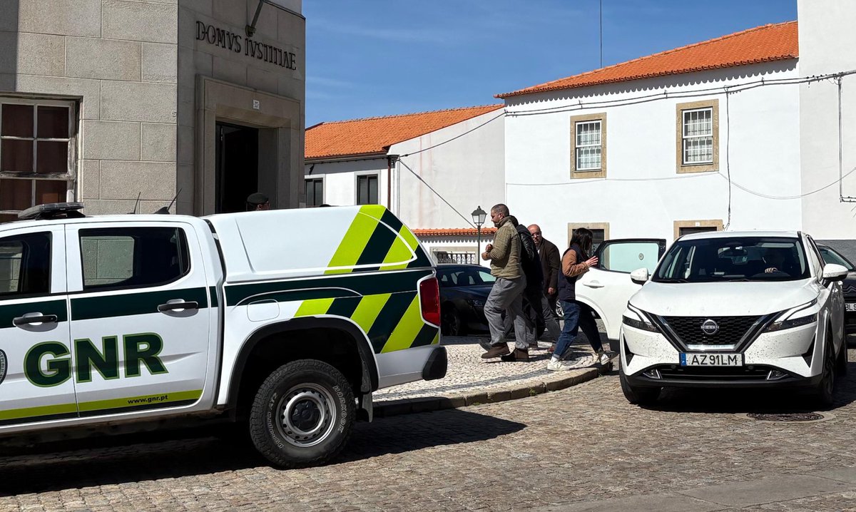 levifernandes's tweet photo. ⚖️ Cédric Prizzon placé en détention provisoire après son audition de plusieurs heures jeudi après -midi au tribunal de  Vila Nova de Foz Côa.
Interdiction de contacter ses enfants.
Il a été transféré vers une prison de Guarda sous escorte de la police judiciaire https://t.co/RuEUvNONtV