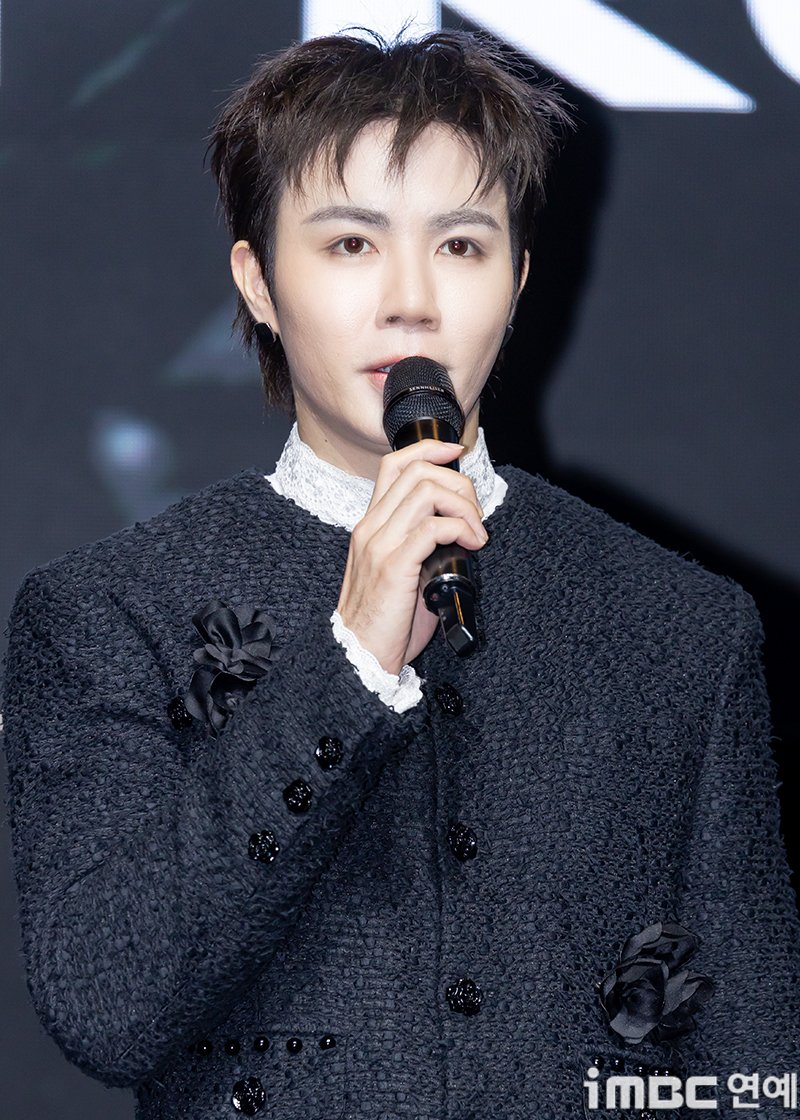 imbcenews's tweet photo. [포토] 지 프룩 내한, 태국 올라운드 아티스트
 #태국 #가수 #배우 #지프룩파닛 #내한행사 #기자간담회_260327 [iMBC연예]

태국 가수 겸 배우 지 프룩 파닛(Zee Pruk Panich)이 27일 오후 서울 신촌 예스24원더로크홀에서 열린 내한 행사 기자간담회에 참석해 포즈를 취하고 있다.

🔗https://t.co/Rw4FgFAED9