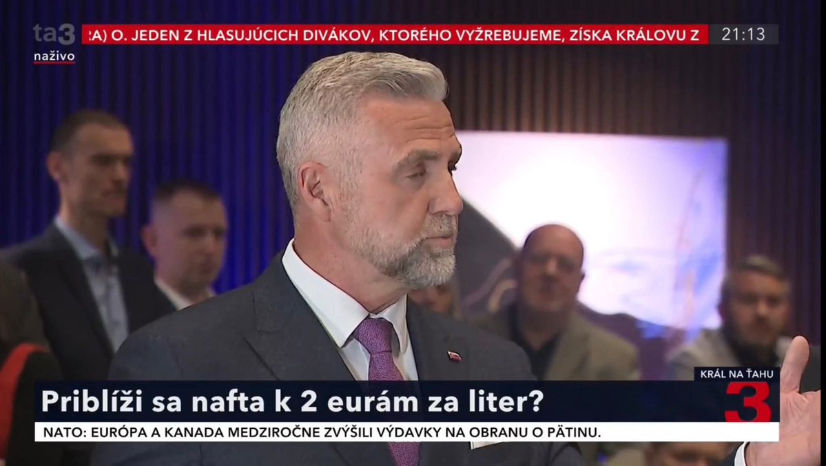 Claire Underwood zo Slovenska tweet media