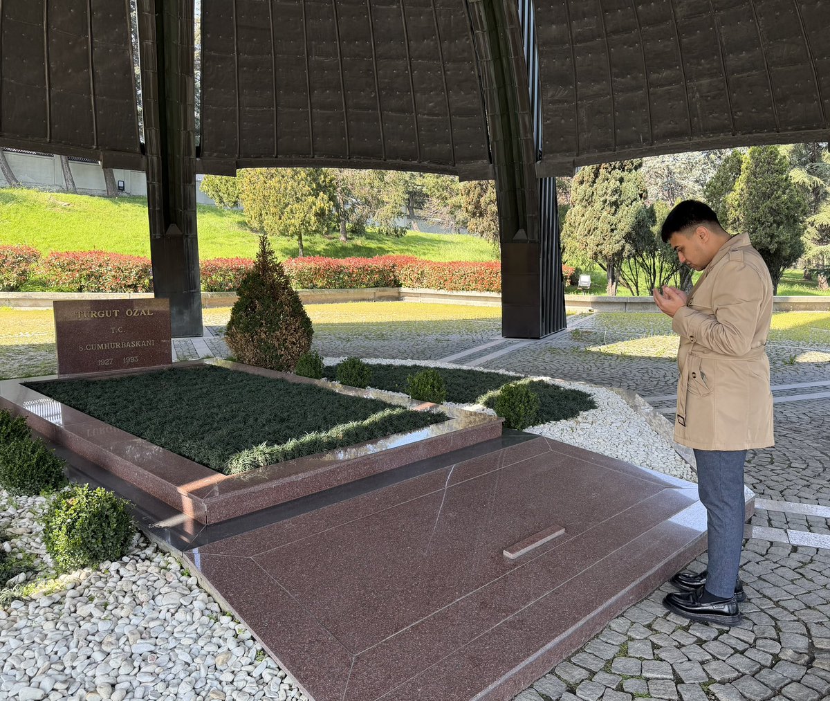 Merhum Cumhurbaşkanımız Sn.Turgut Özal’ın Kabri’ni  Ziyaret Ettik.

Merhum Cumhurbaşkanımıza Allahtan Rahmet Diliyorum