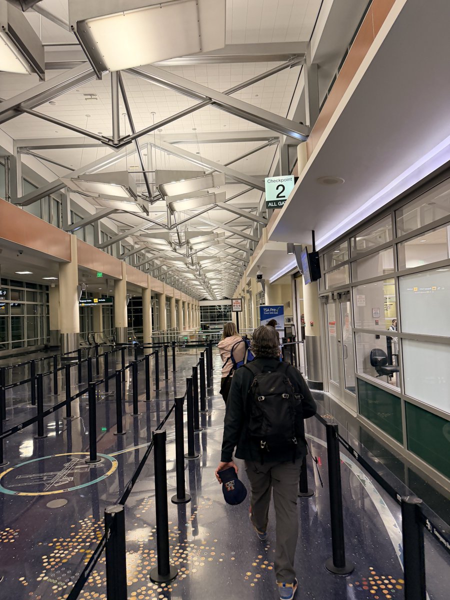 lradmann's tweet image. 3:30am TSA precheck line! #msp #precheck