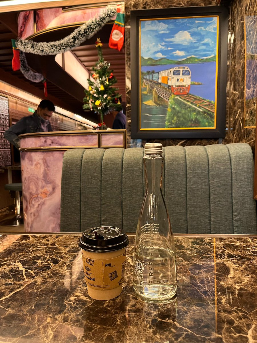 Alyvantte tweet media