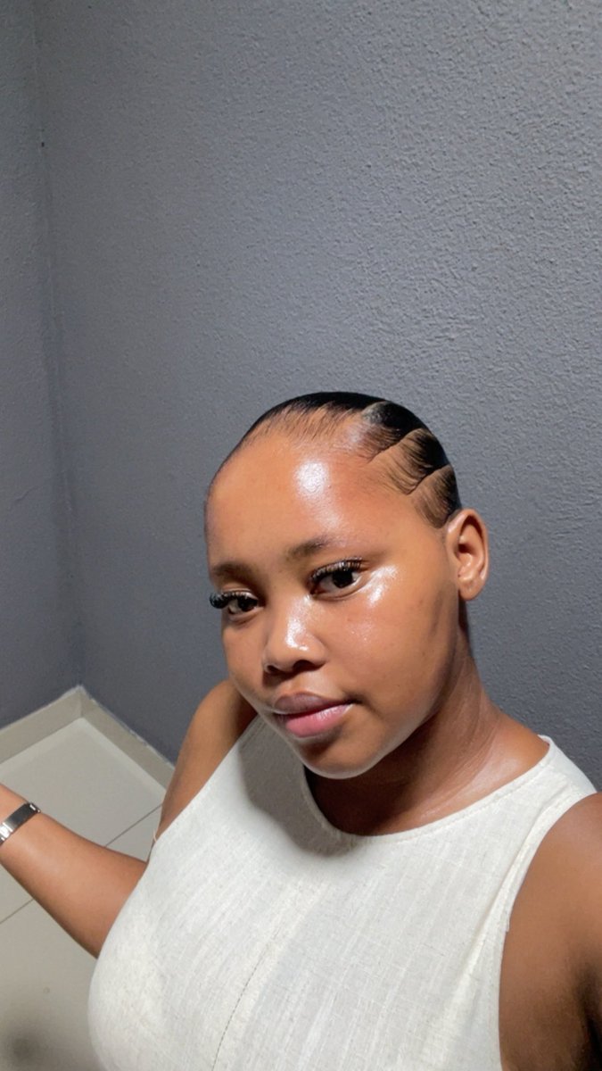 Hlelolwenkosi❤️ tweet media